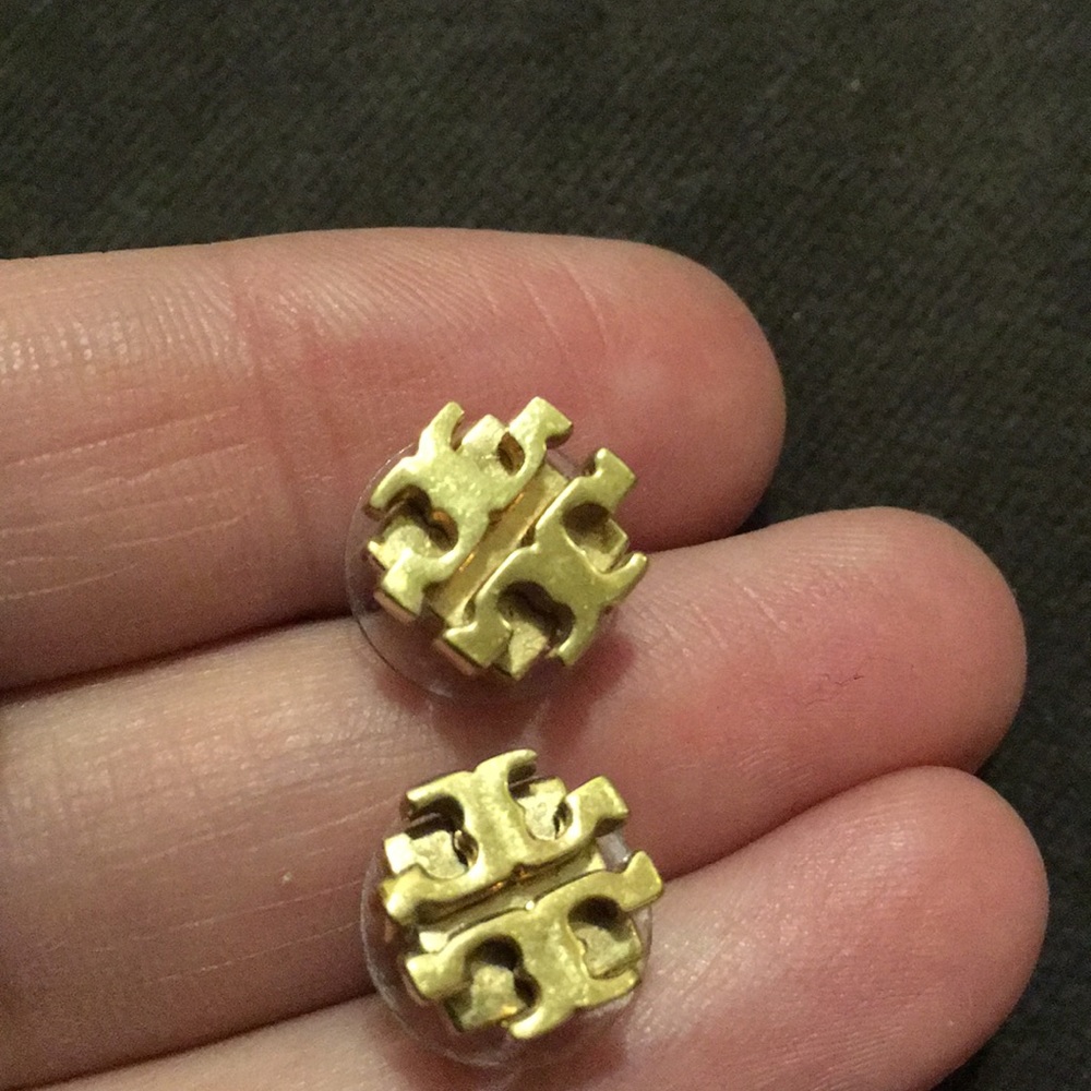 TORY BURCH T LOGO 16K GOLD PL SQ STUD EARRINGS